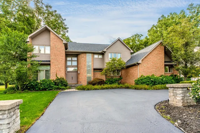 $728,900 | 5780 Swan Lake Court, West Bloomfield, MI 48322