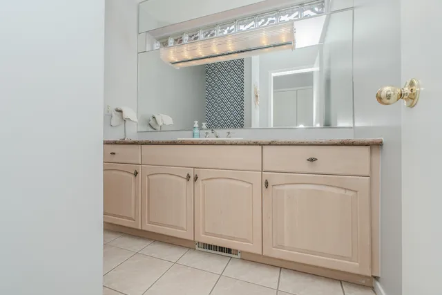 $728,900 | 5780 Swan Lake Court, West Bloomfield, MI 48322