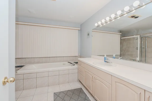 $728,900 | 5780 Swan Lake Court, West Bloomfield, MI 48322