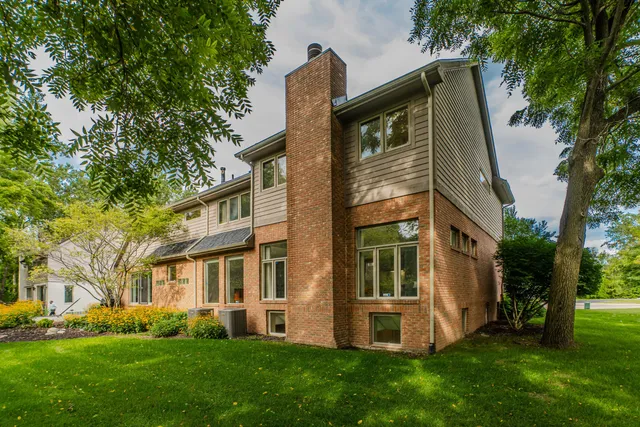 $728,900 | 5780 Swan Lake Court, West Bloomfield, MI 48322