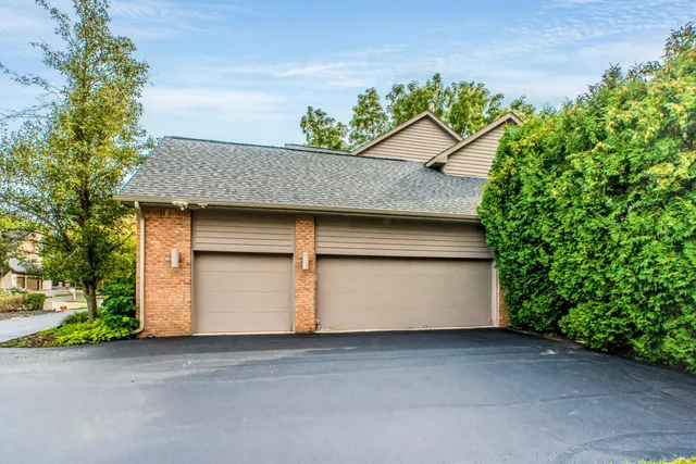 $728,900 | 5780 Swan Lake Court, West Bloomfield, MI 48322