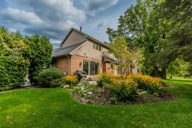 $728,900 | 5780 Swan Lake Court, West Bloomfield, MI 48322