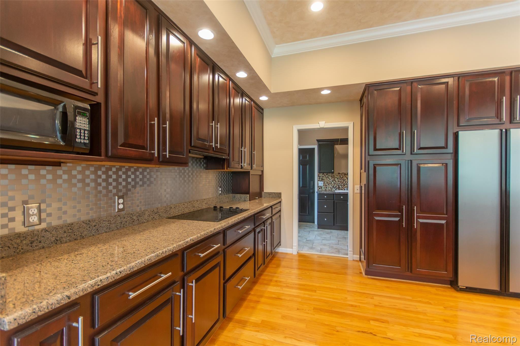9247 Crockett Farm Road South Lyon, MI 48178 - Photo 14 of 50 14 kitchen.jpg