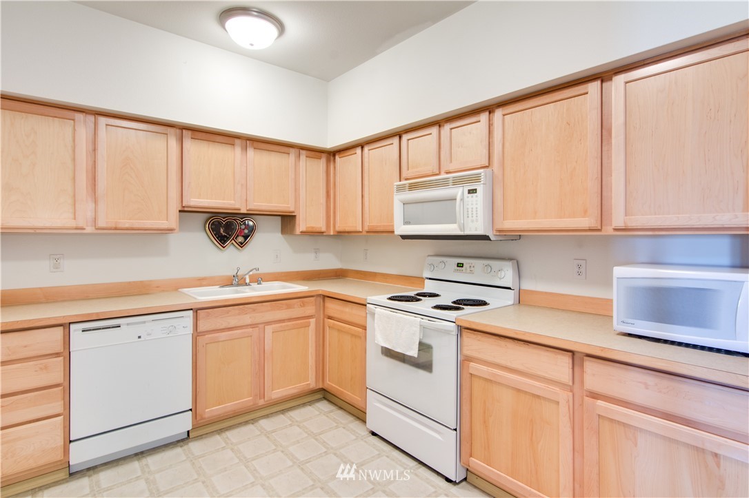 2920 Southeast 8th Place, Unit 1113 Renton, WA 98058 - Photo 5 of 17 Gallery Image 5