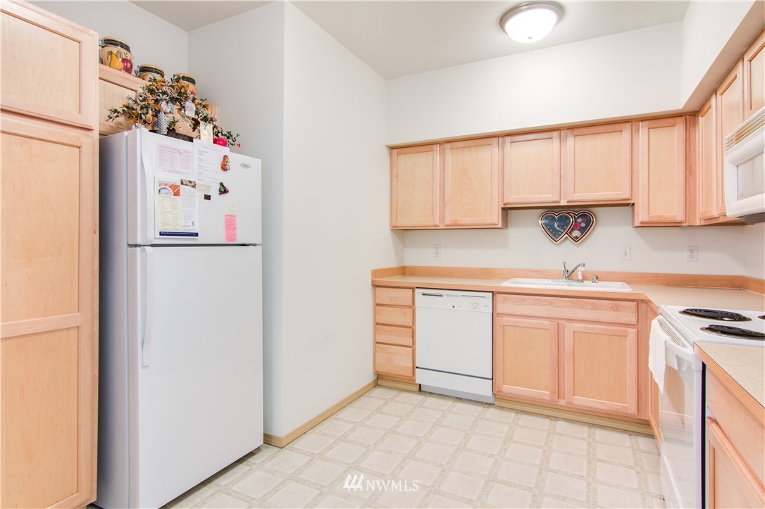 2920 Southeast 8th Place, Unit 1113 Renton, WA 98058 - Photo 6 of 17 Gallery Image 6