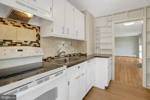 $820,000 | 908 North Arlington Mill Drive, Arlington, VA 22205