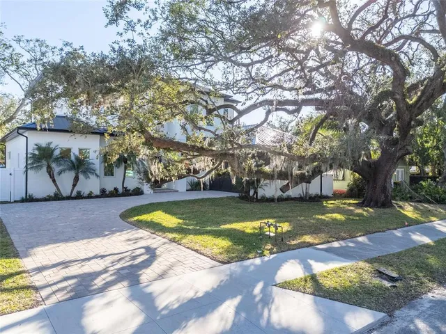$2,240,000 | 2420 Floyd Street, Sarasota, FL 34239