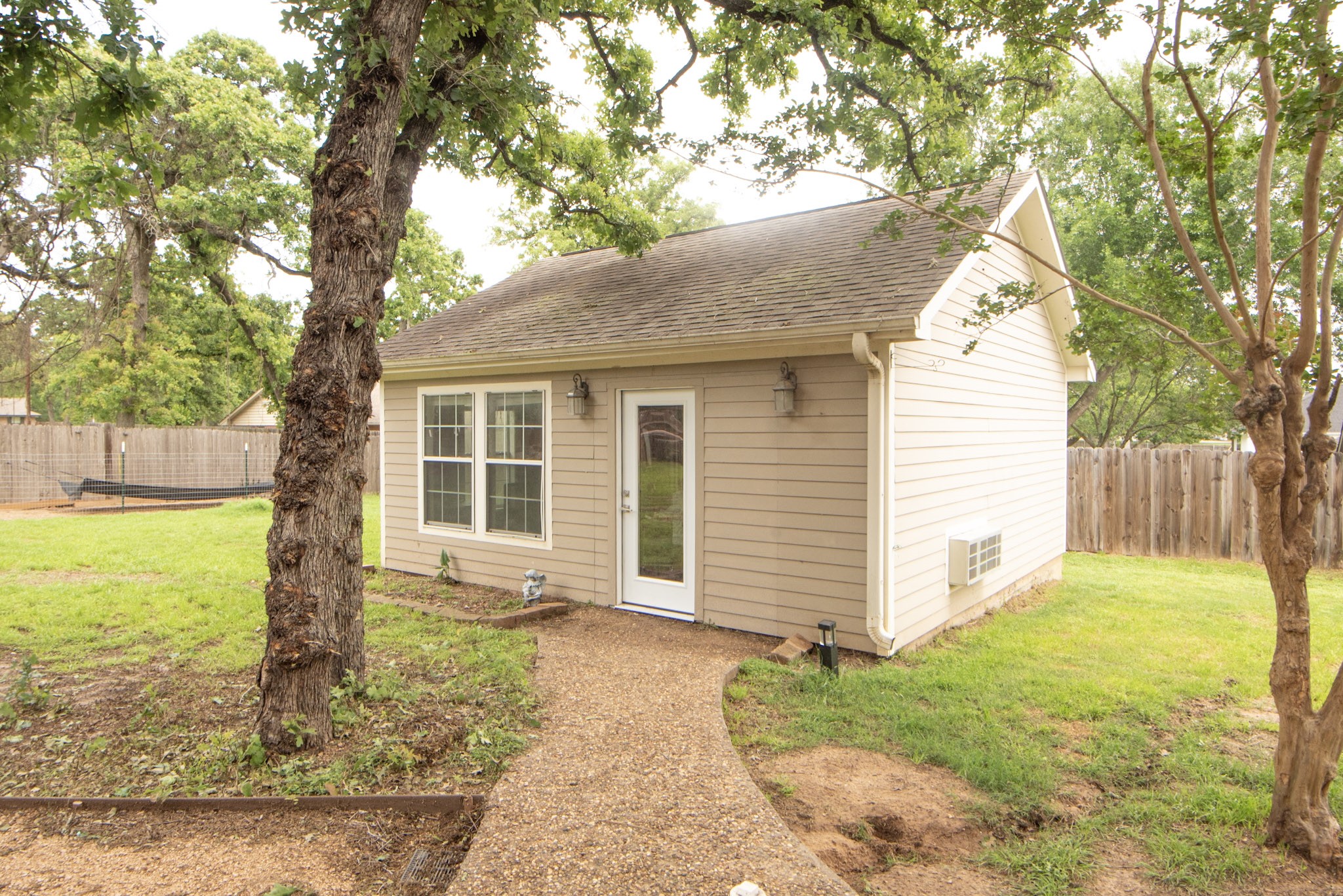 3000 Shadow Lawn Street Brenham, TX 77833 - Photo 27 of 31 Guest House