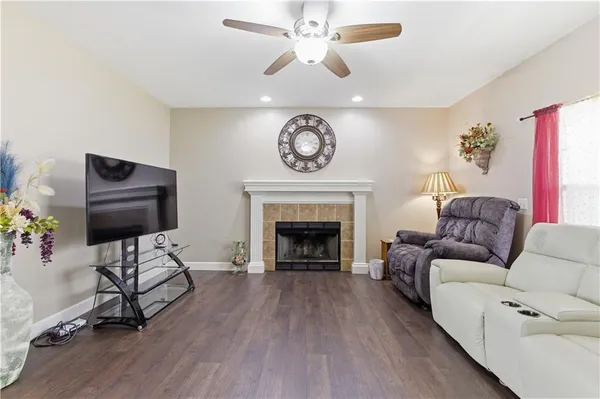 $598,500 | 865 Northwest 1901st Road, Lone Jack, MO 64070
