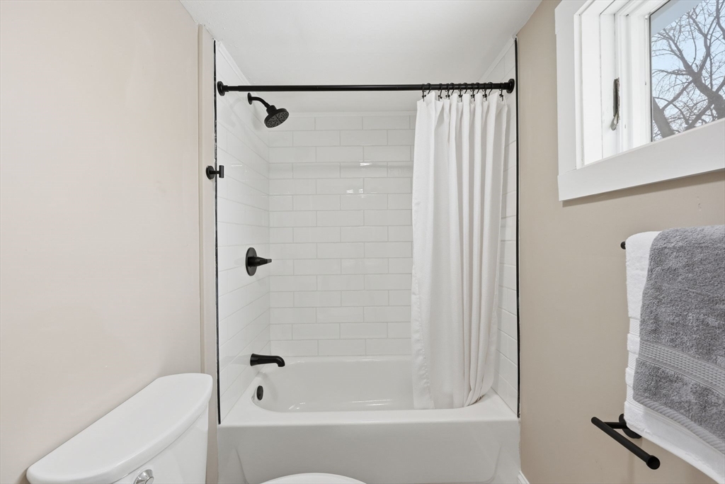 29 Lower Lowell Avenue West Springfield, MA 01089 - Photo 19 of 33