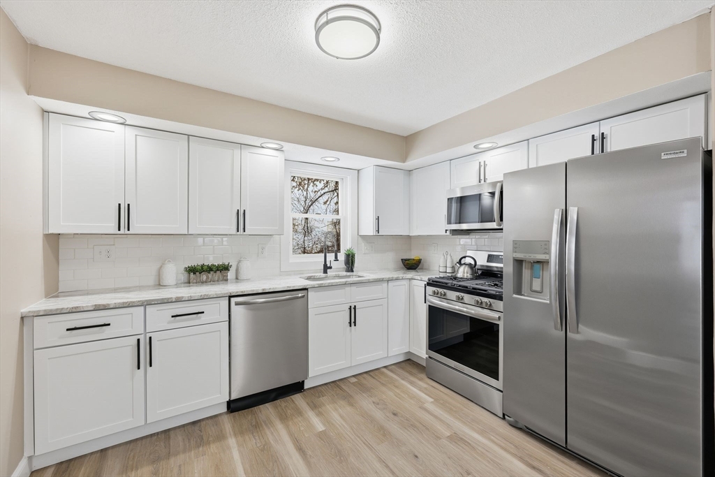 29 Lower Lowell Avenue West Springfield, MA 01089 - Photo 7 of 33