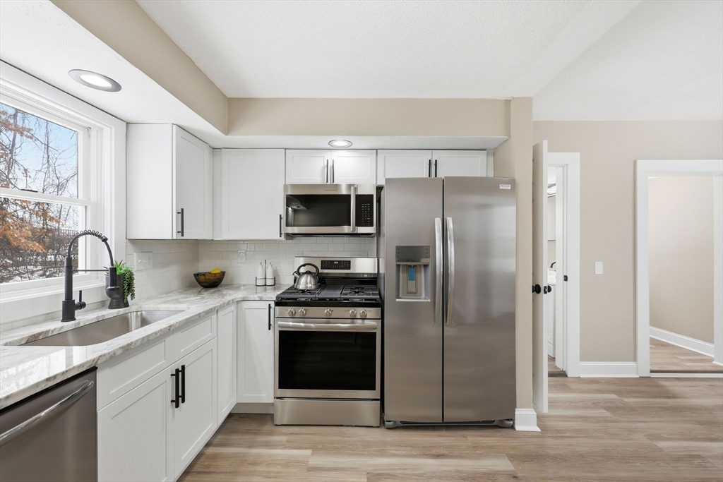 29 Lower Lowell Avenue West Springfield, MA 01089 - Photo 8 of 33