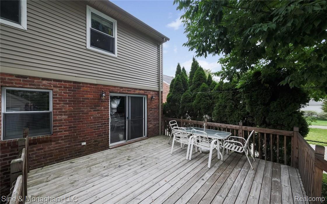1560 Hampton Road Grosse Pointe, MI 48236 - Photo 25 of 31 26.jpg