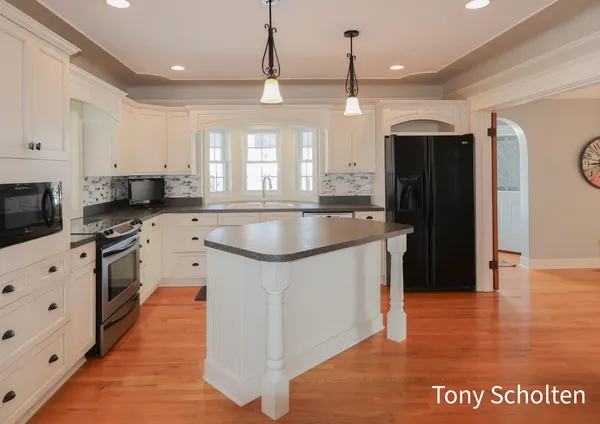 $1,374,900 | 16236 48th Avenue, Coopersville, MI 49404