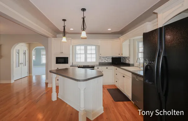 $1,374,900 | 16236 48th Avenue, Coopersville, MI 49404