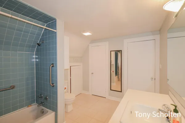 $1,374,900 | 16236 48th Avenue, Coopersville, MI 49404