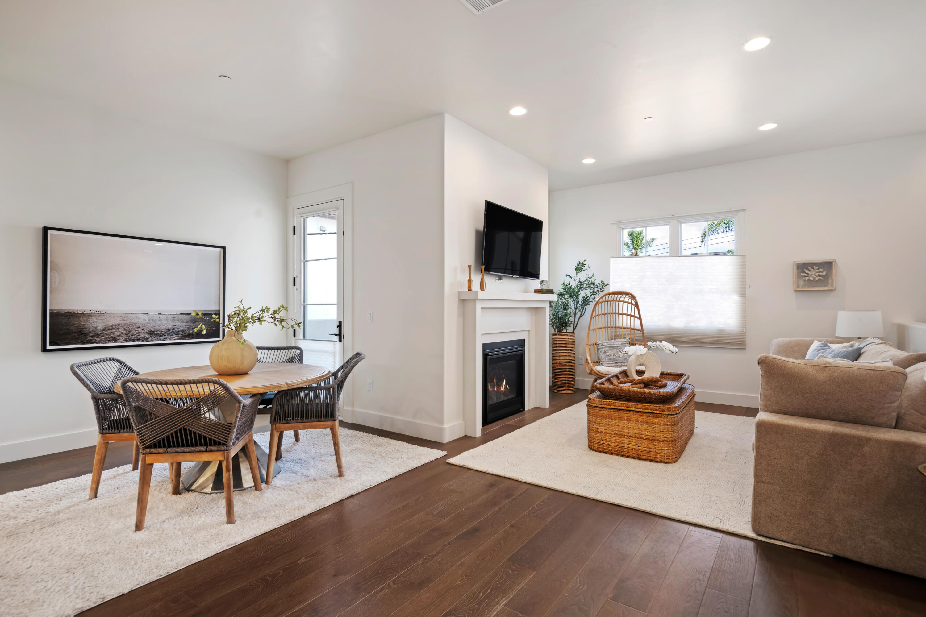 3728 State Street, Unit 135 Santa Barbara, CA 93105 - Photo 3 of 30 Living room