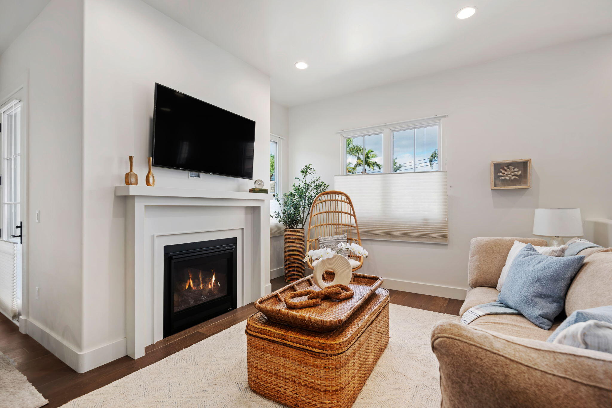 3728 State Street, Unit 135 Santa Barbara, CA 93105 - Photo 6 of 30 Living room (4)