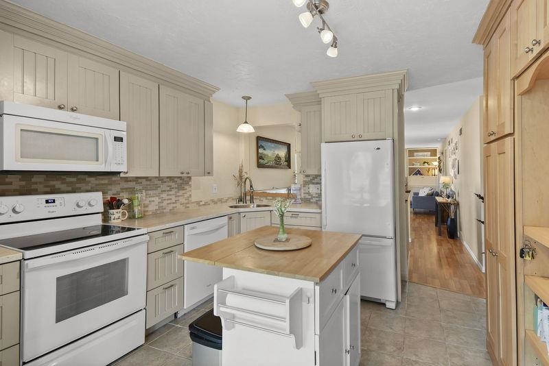 7409 Tree Madison, WI 53717 - Photo 5 of 12