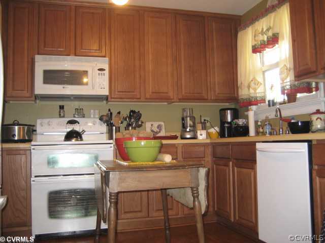 9727 Esmont Road Henrico, VA 23228 - Photo 8 of 12 Kitchen - Kitchen is New. A designer came and reco