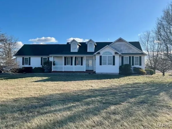 $445,000 | 404 Bluebird Lane, Jerseyville, IL 62052