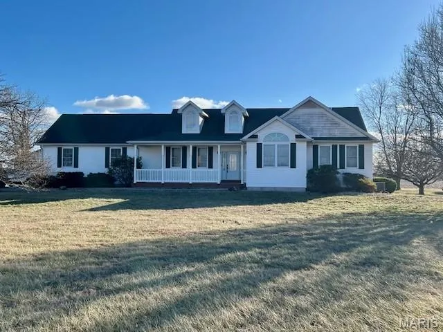 $450,000 | 404 Bluebird Lane, Jerseyville, IL 62052
