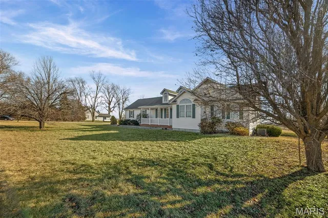 $450,000 | 404 Bluebird Lane, Jerseyville, IL 62052