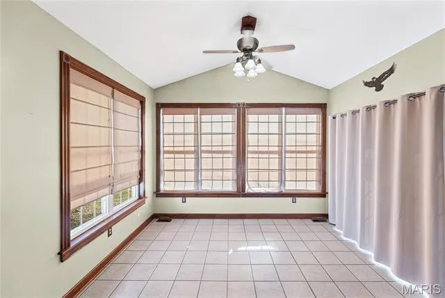 $450,000 | 404 Bluebird Lane, Jerseyville, IL 62052