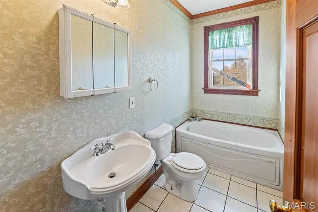 $450,000 | 404 Bluebird Lane, Jerseyville, IL 62052