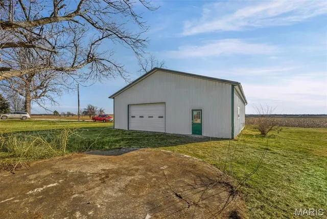 $450,000 | 404 Bluebird Lane, Jerseyville, IL 62052