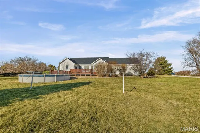 $450,000 | 404 Bluebird Lane, Jerseyville, IL 62052