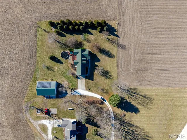 $450,000 | 404 Bluebird Lane, Jerseyville, IL 62052
