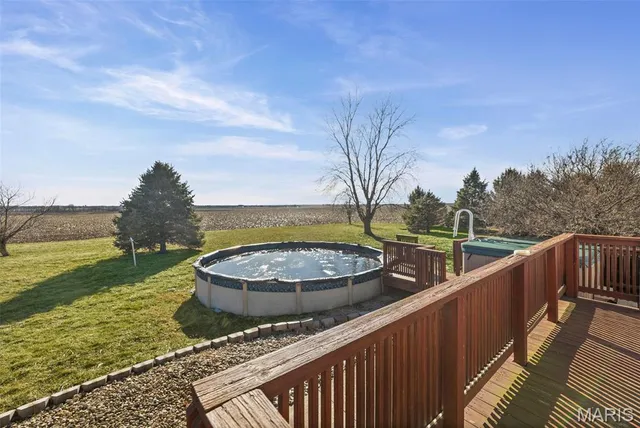 $450,000 | 404 Bluebird Lane, Jerseyville, IL 62052