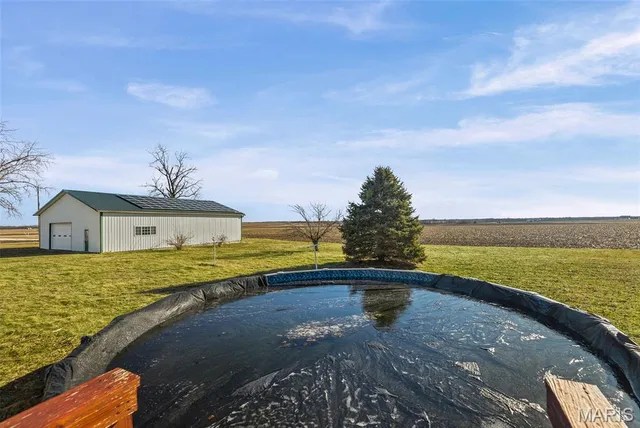 $450,000 | 404 Bluebird Lane, Jerseyville, IL 62052