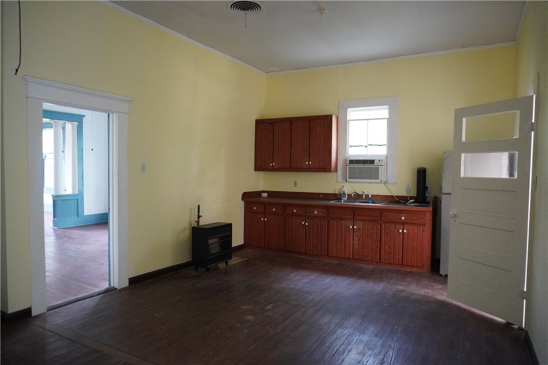 608 West 27th Street Bryan, TX 77803 - Photo 18 of 39 Large kitchen with breakfast area