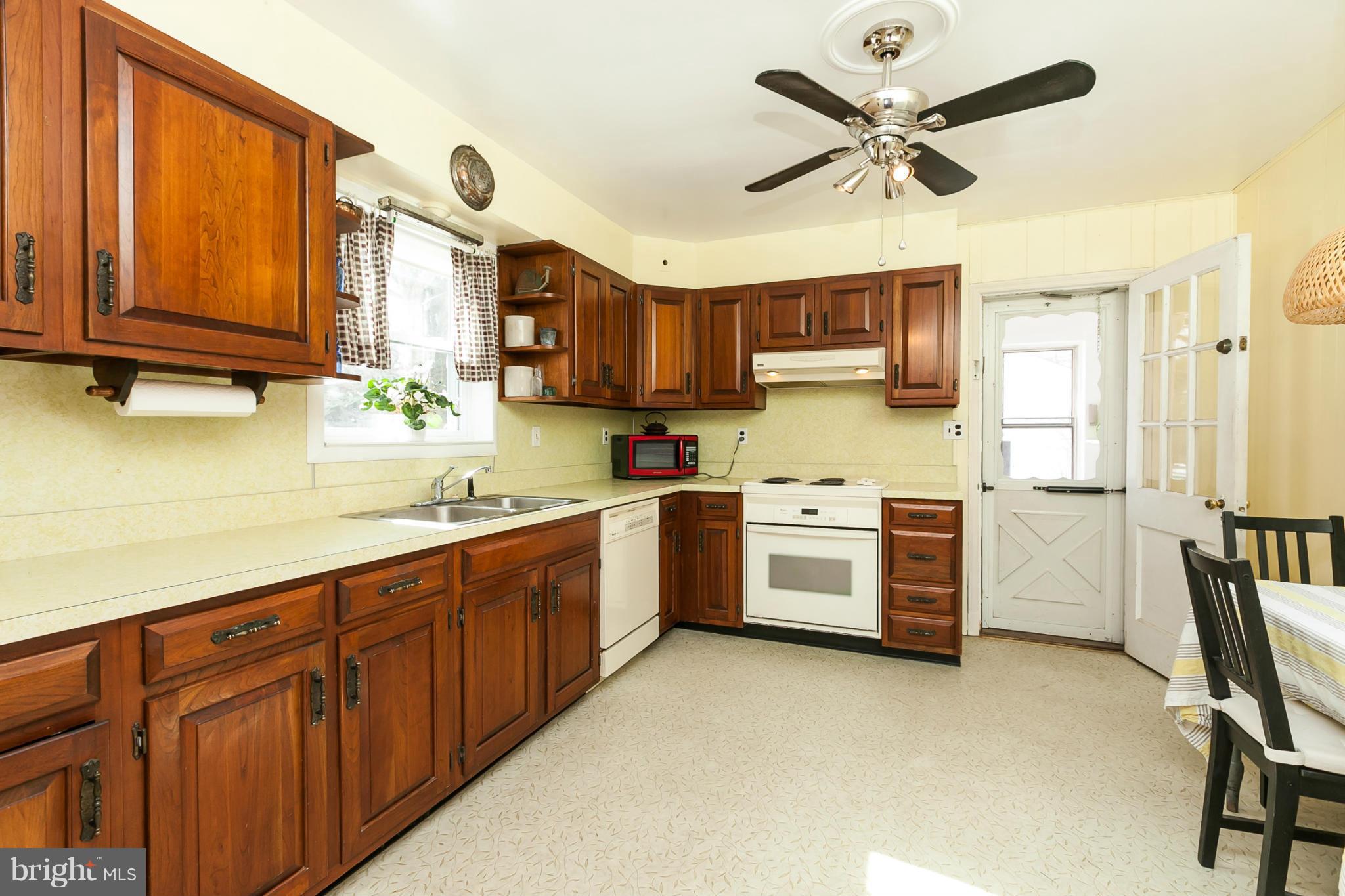 13008 Fork Road Baldwin, MD 21013 - Photo 7 of 25 Cherry cabinets