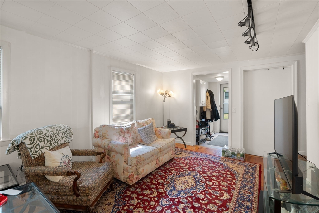 35 Middle Street Newton, MA 02458 - Photo 6 of 27