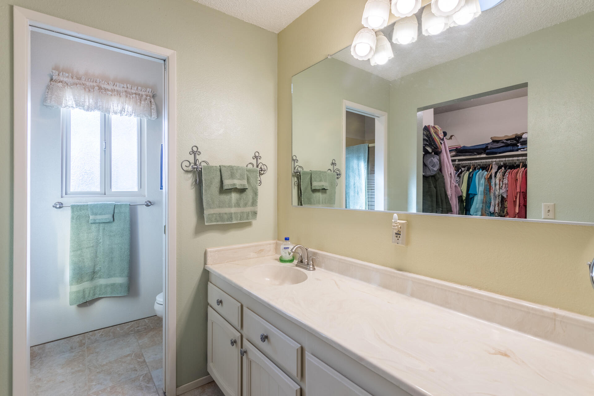 11645 Palo Duro Road Redding, CA 96003 - Photo 22 of 35 master bathroom