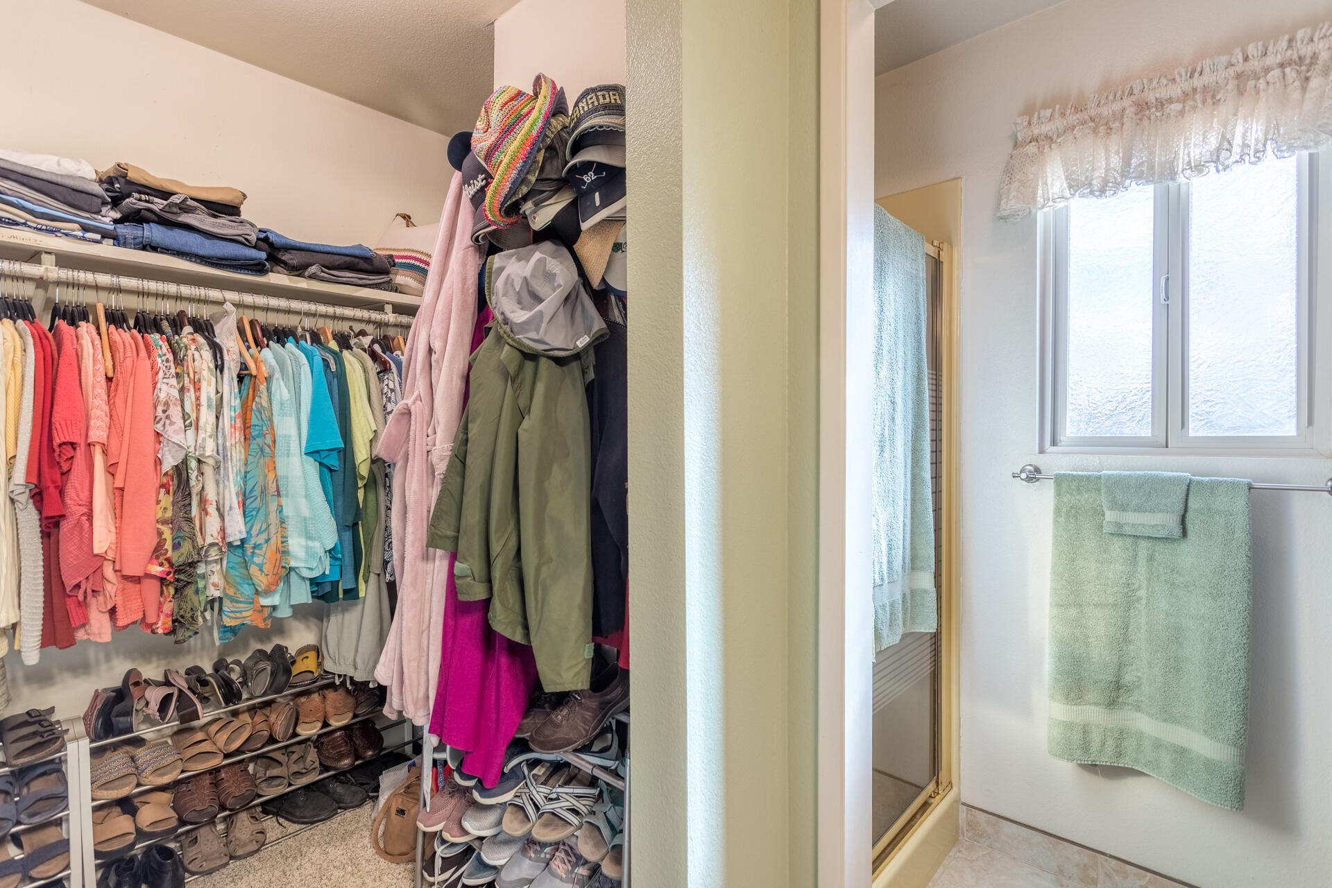 11645 Palo Duro Road Redding, CA 96003 - Photo 23 of 35 master closet