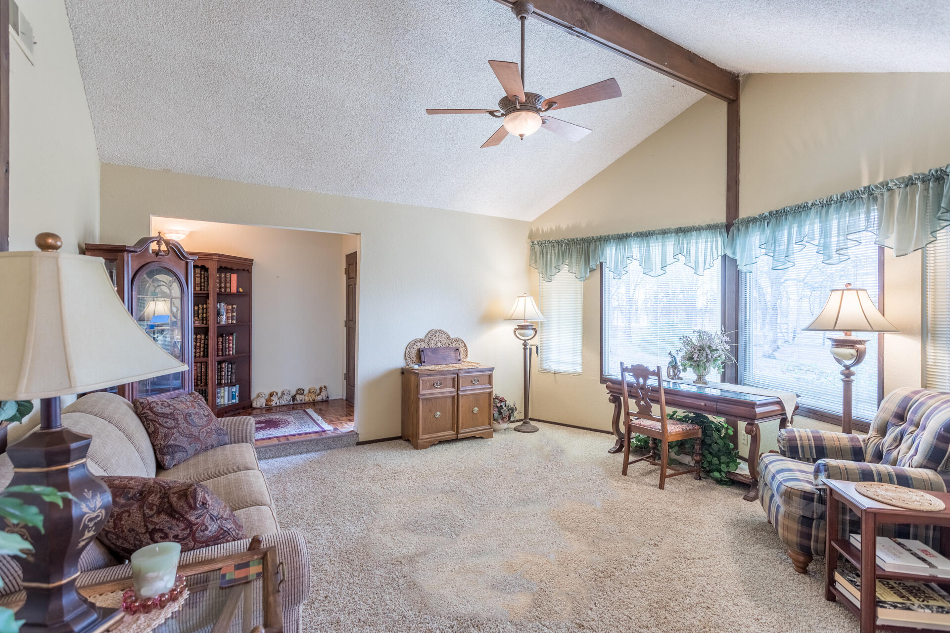11645 Palo Duro Road Redding, CA 96003 - Photo 8 of 35 living room