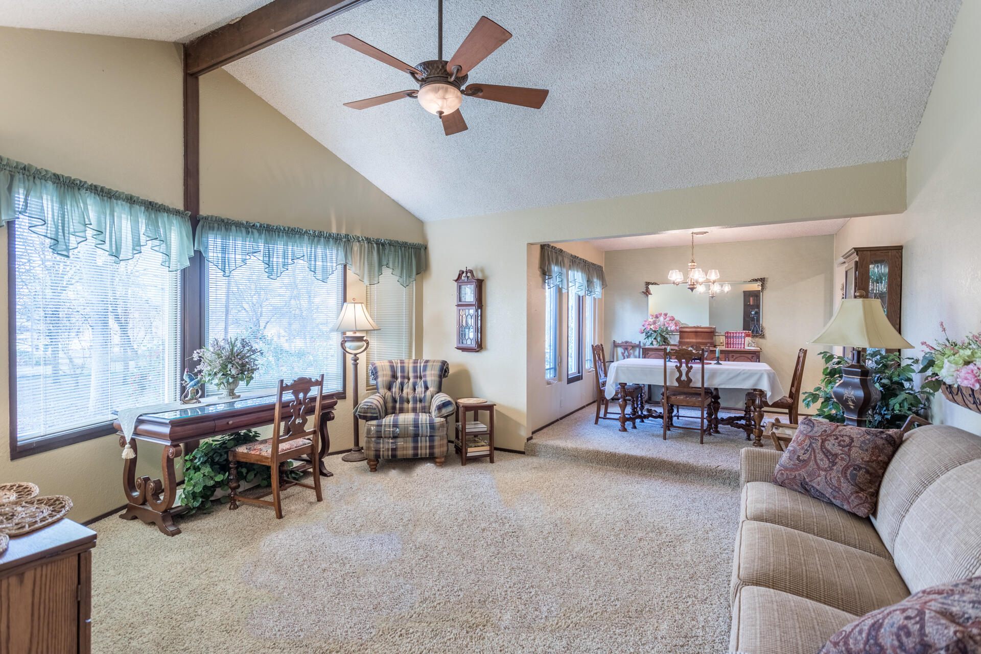 11645 Palo Duro Road Redding, CA 96003 - Photo 9 of 35 living room