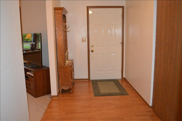 644 West Erie Road Temperance, MI 48182 - Photo 7 of 16 20416758-6.JPG