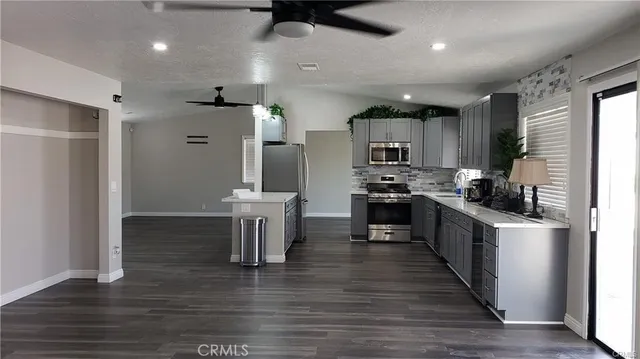 $2,900 | 27609 Silver Lakes Parkway, Helendale, CA 92342