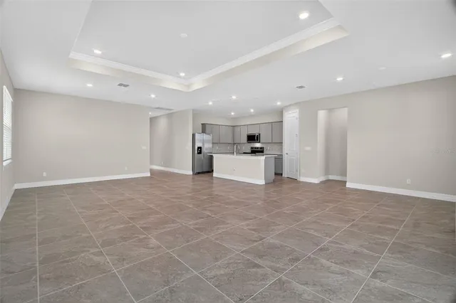 a view of a big room with garage