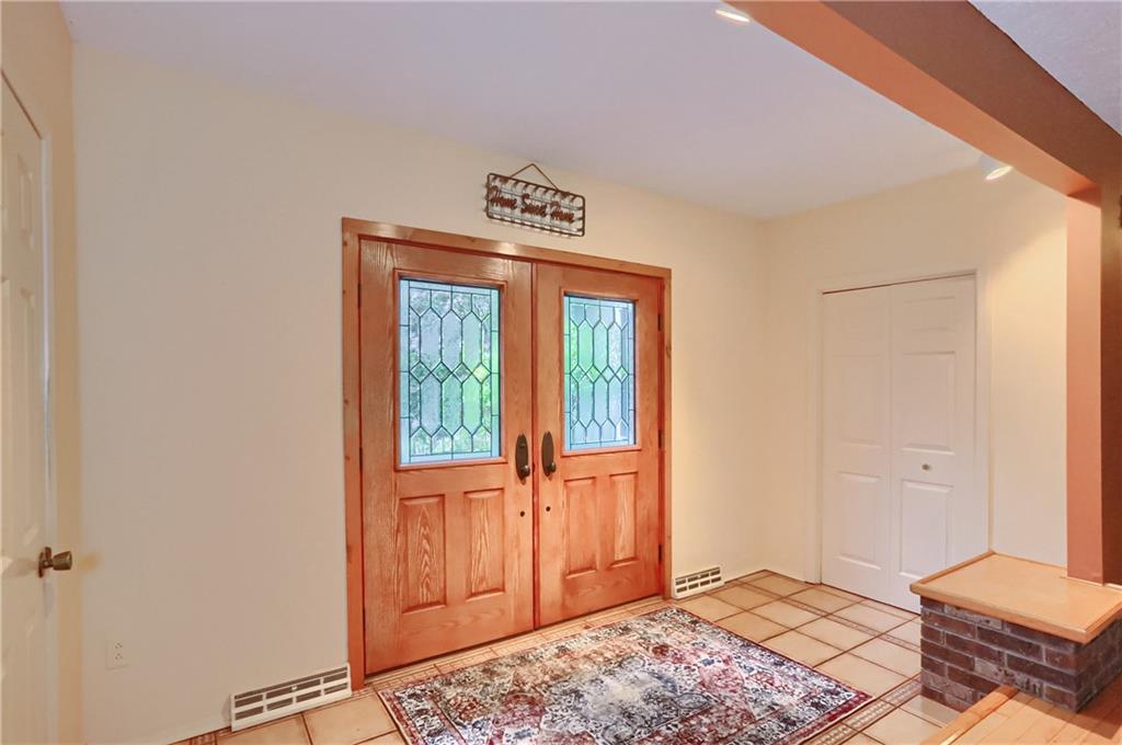 392 McKinley Road Beaver Falls, PA 15010 - Photo 3 of 35 Foyer