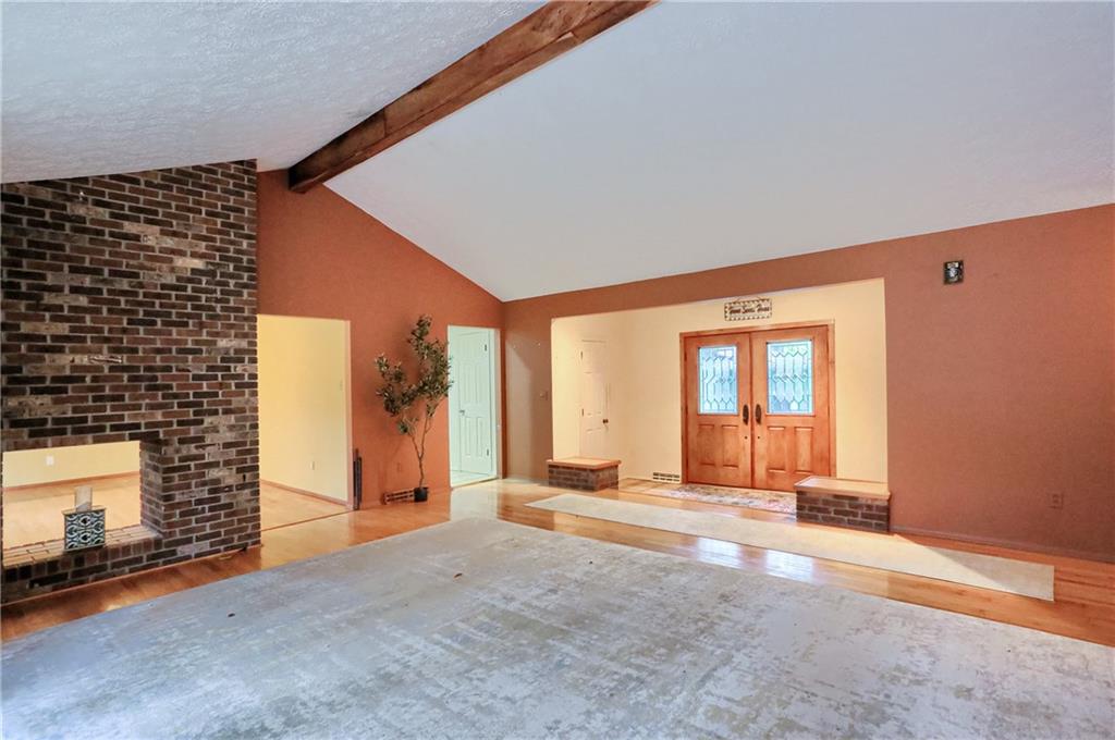392 McKinley Road Beaver Falls, PA 15010 - Photo 6 of 35 Living Room
