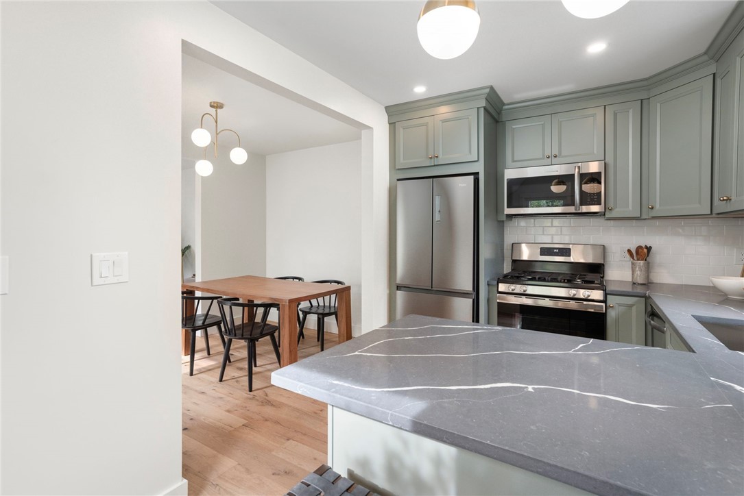 54 Grand View Street Providence, RI 02906 - Photo 16 of 43