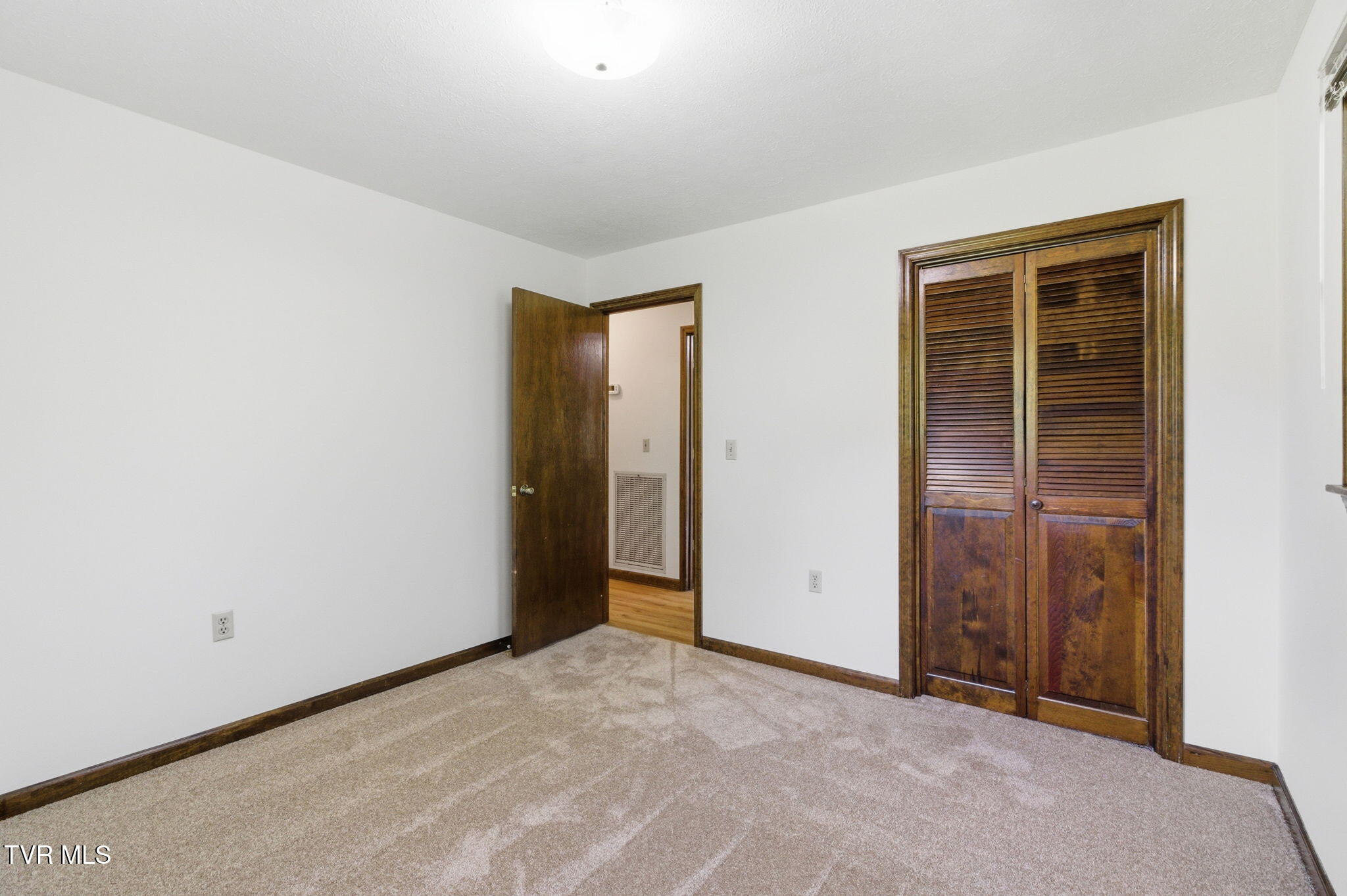 122 East Carters Valley Road Kingsport, TN 37665 - Photo 29 of 45 29-web-or-mls-DZ3A3932