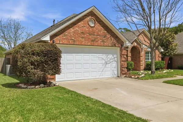 $379,000 | 817 Huebner Way, Burleson, TX 76028