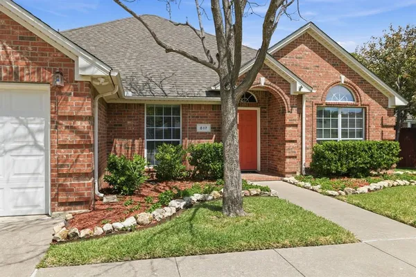 $379,000 | 817 Huebner Way, Burleson, TX 76028